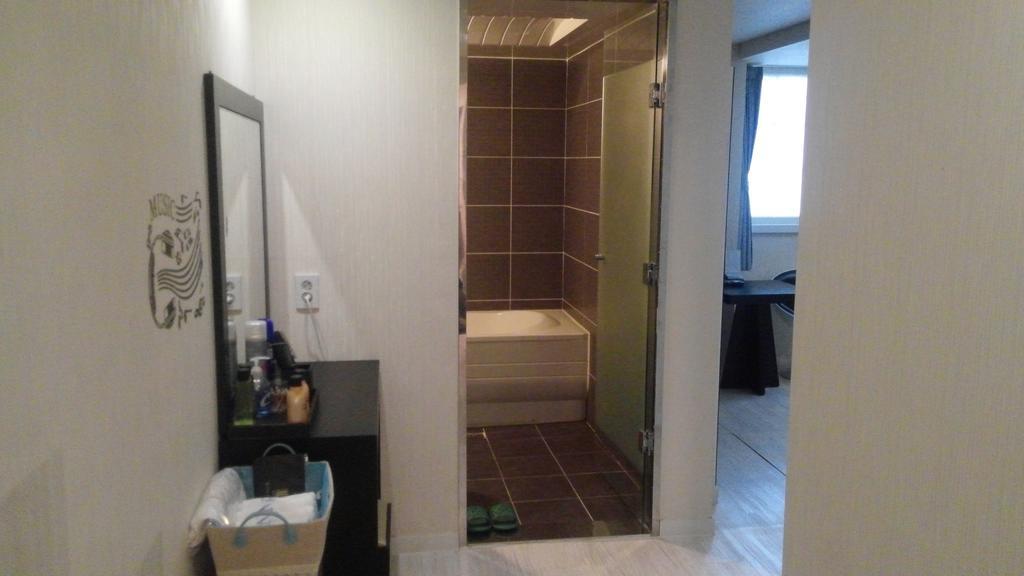 Geoje Win Hotel Cameră foto